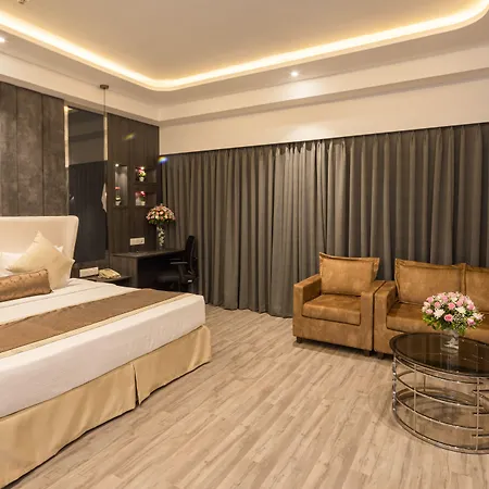 Goldfinch Hotel Mumbai-2